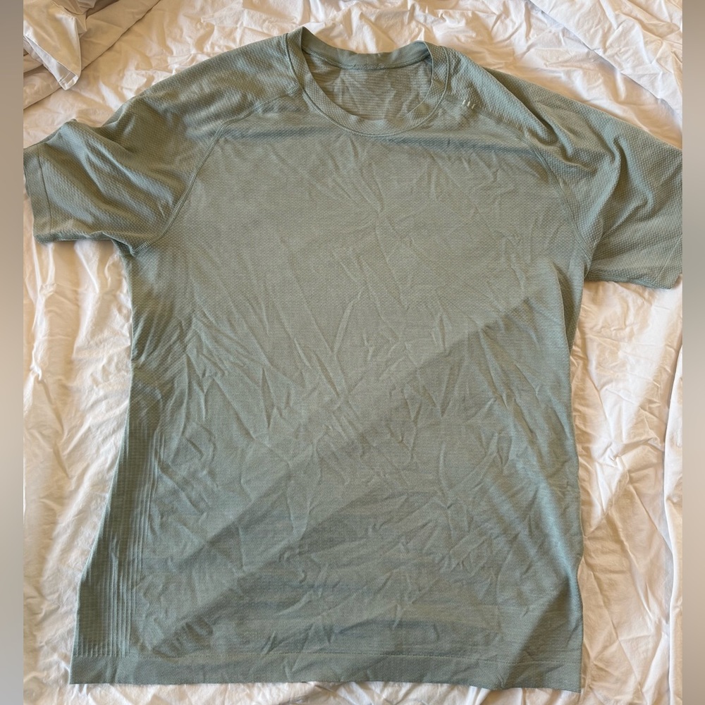 Men’s medium lulu lemon Movement is Medicine athletic T-shirt, perfect condition